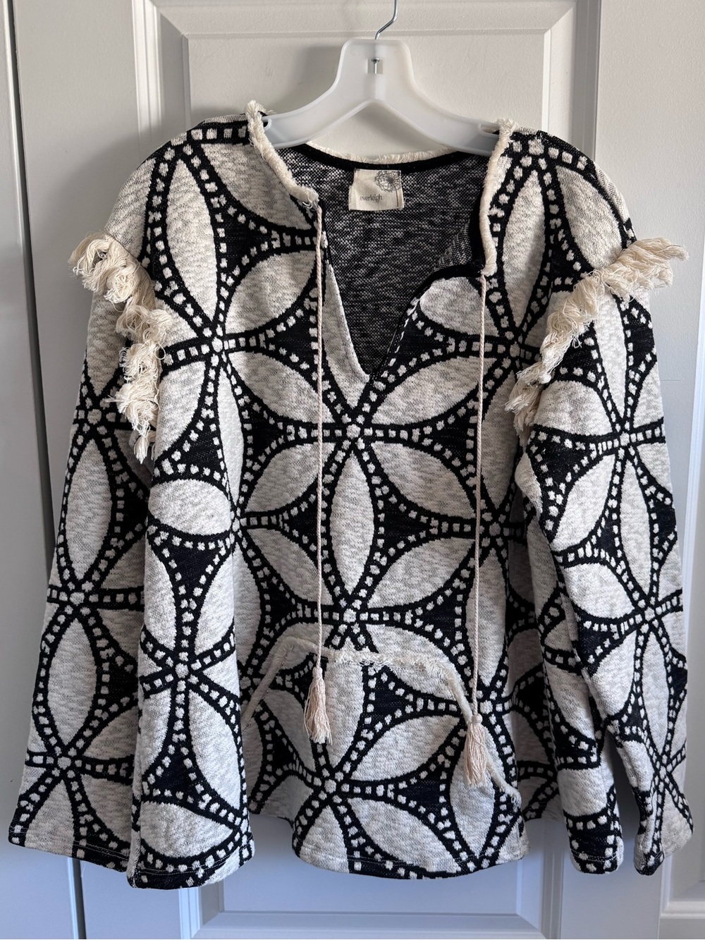 Everleigh Black & Cream Geometric Fringe knit Pullover